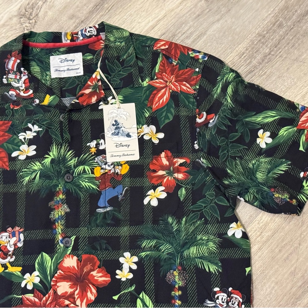 NEW Disney Parks x Tommy Bahama Holiday Christmas Hawaiian Shirt Size M NWT - Picture 8 of 16